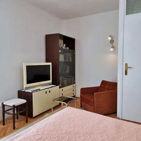 Maja Apartment *
