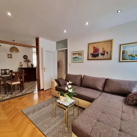 Apartment Maja Omis