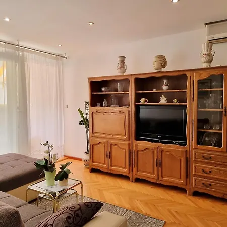 Maja Apartment *